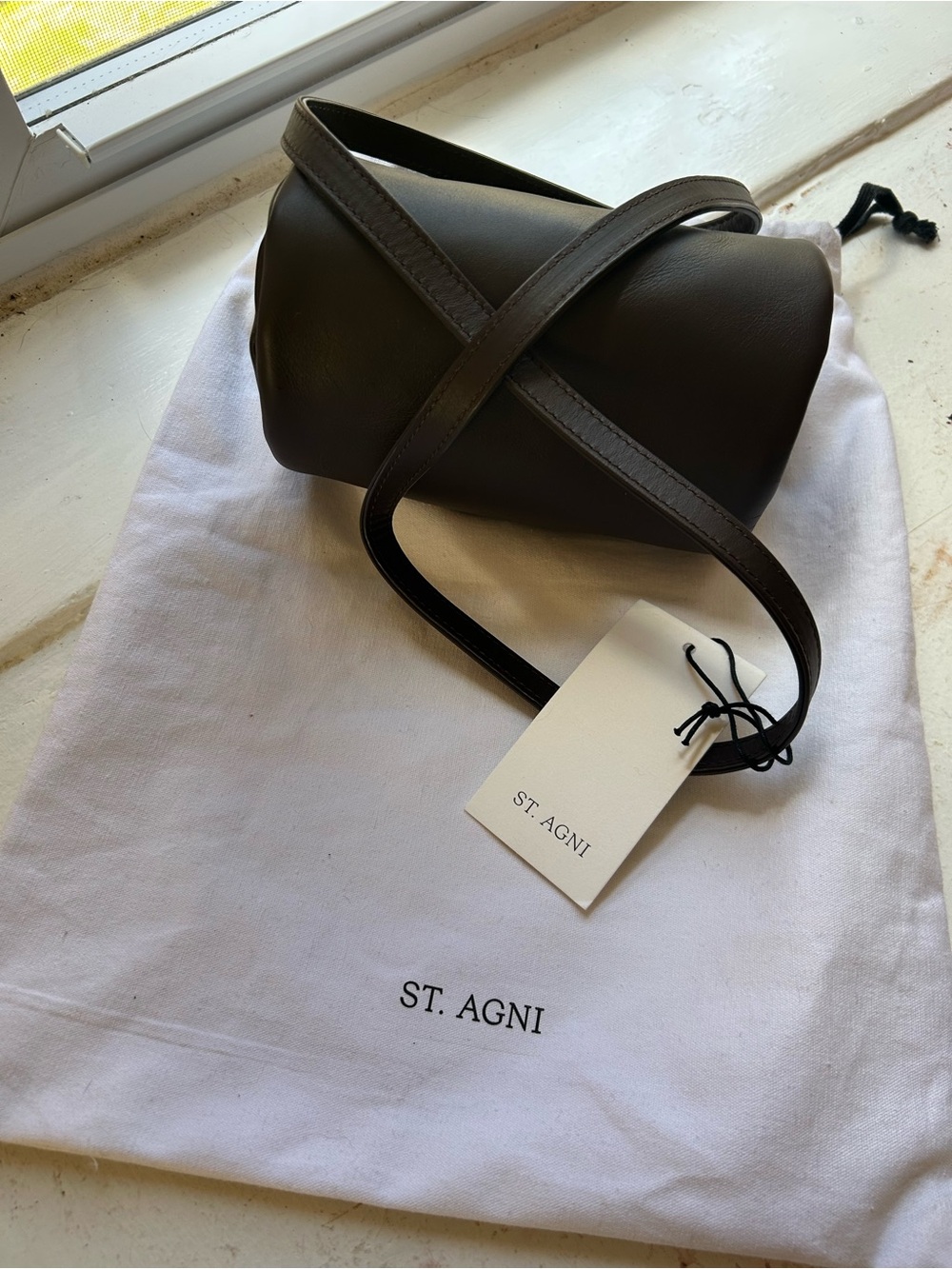 NWT St Agni Connolo Sling Pouch in Chocolate - Picture 3 of 6